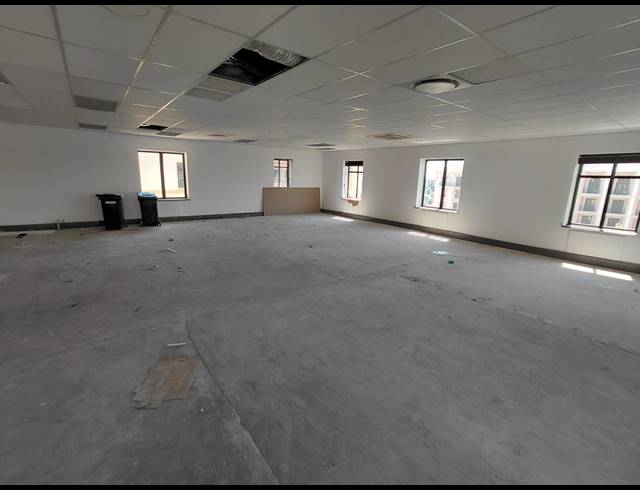 200M² OFFICE TO LET IN MAGALIESSIG